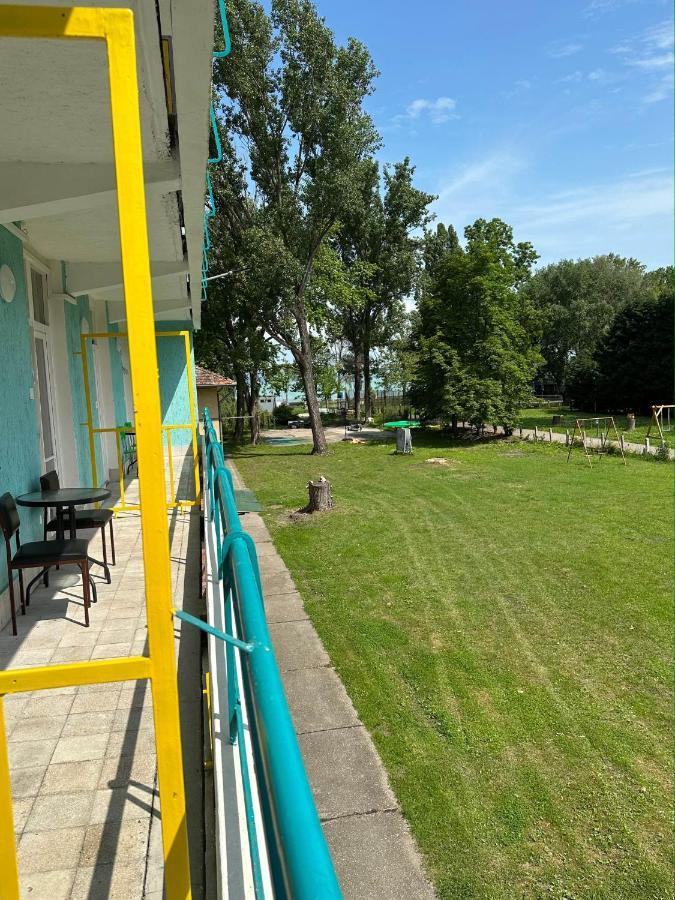 Lelle Beach Club Balatonlelle Kültér fotó